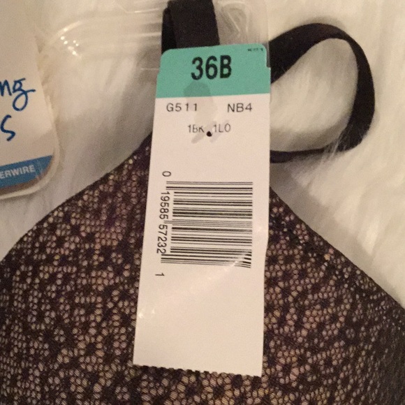 Hanes Intimates & Sleepwear Hanes Concealing Petals Underwire Bra